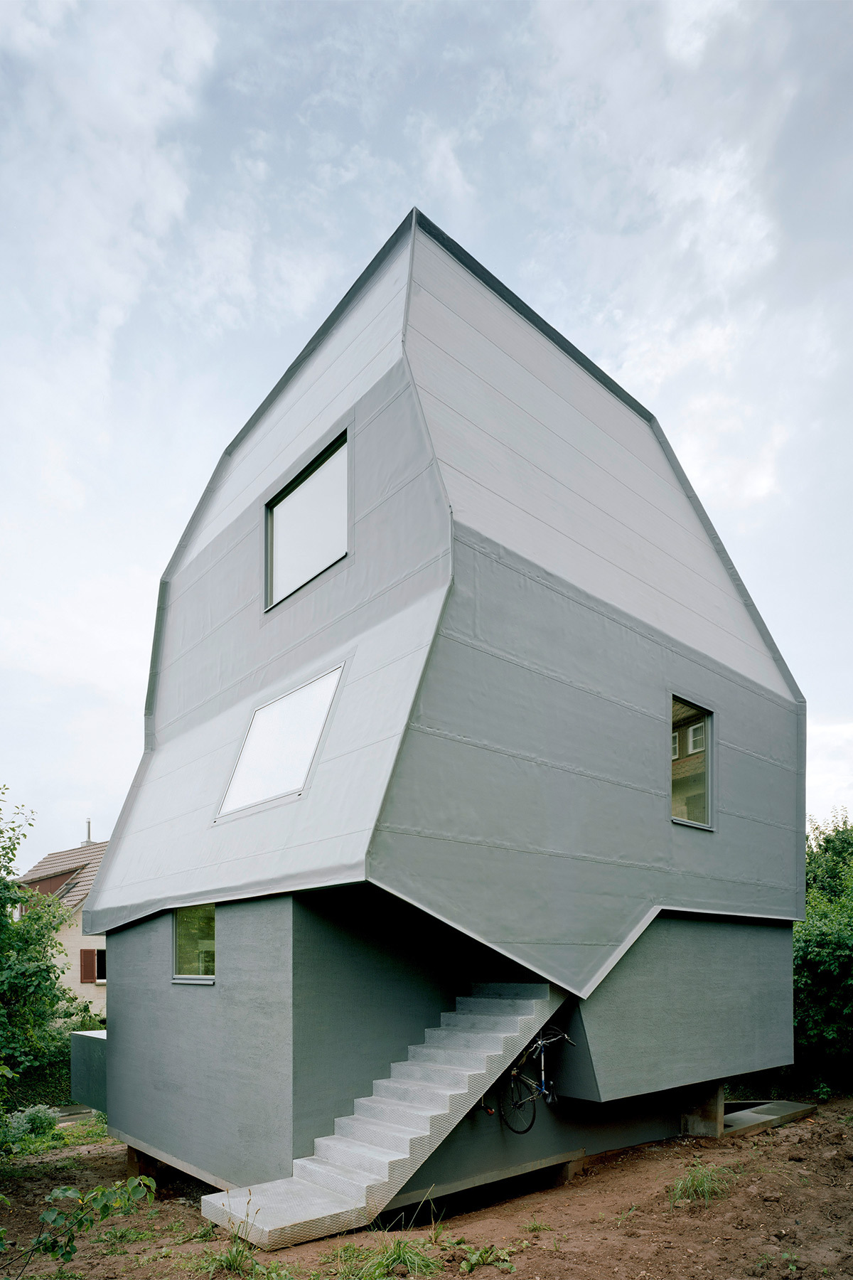 100604009 B6 1200x1800